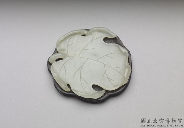 White jade leaf-shaped brush wiper, Ming dynasty (1368-1644)-China Archive